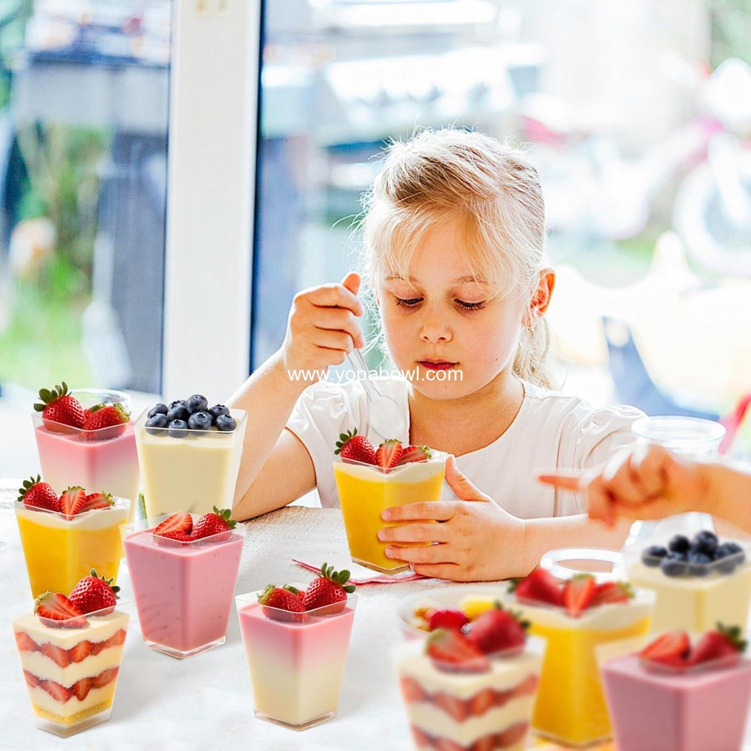 Wholesale 5 oz Clear Plastic Dessert Cups with Lids Spoons for Yogurt Parfait Appetizers Parties Mini Shooters Pudding Fruit Trifle Ice Cream Factory