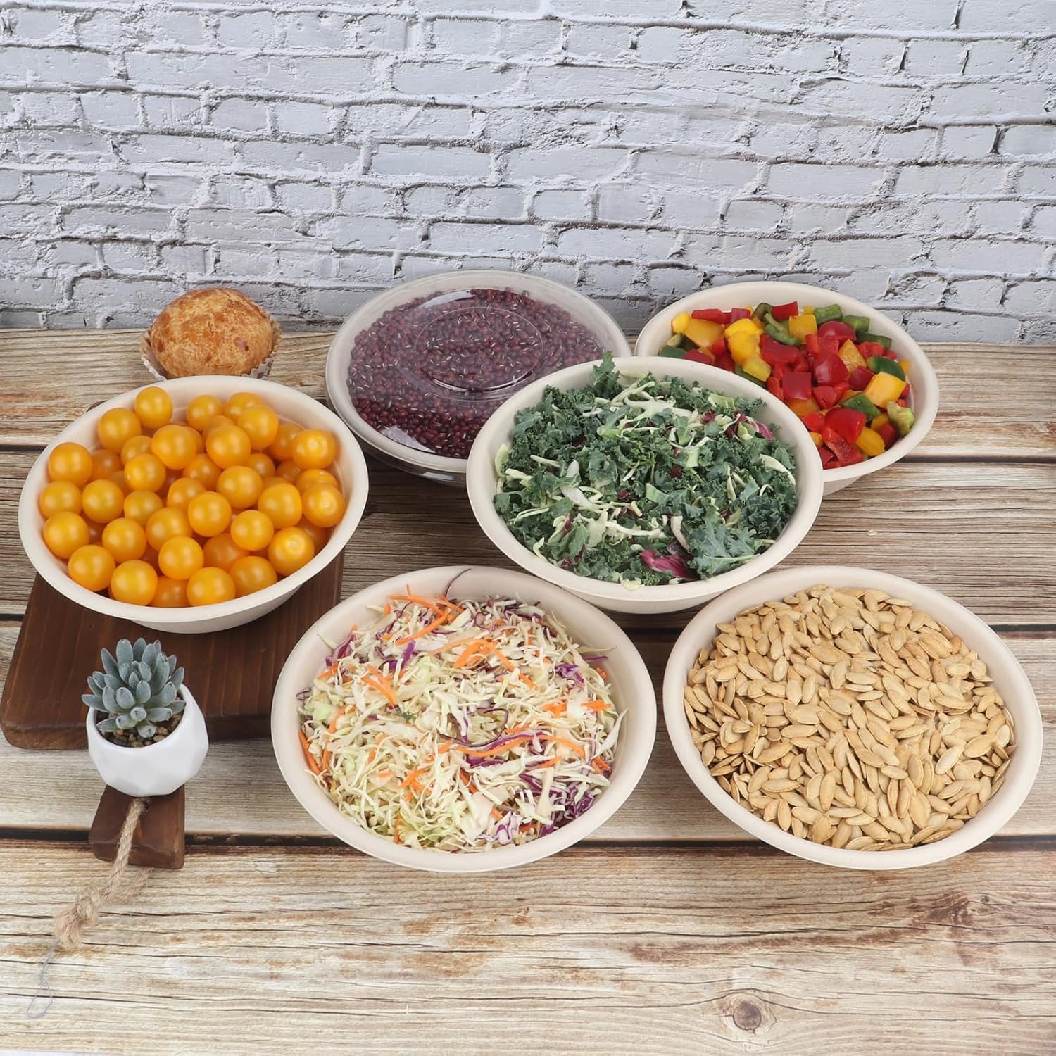 Wholesale 32 oz Disposable Salad Bowls with Lids Sugarcane Fiber Takeaway Food Containers Plant Fibers Freezer Safe 50 Pack Factory