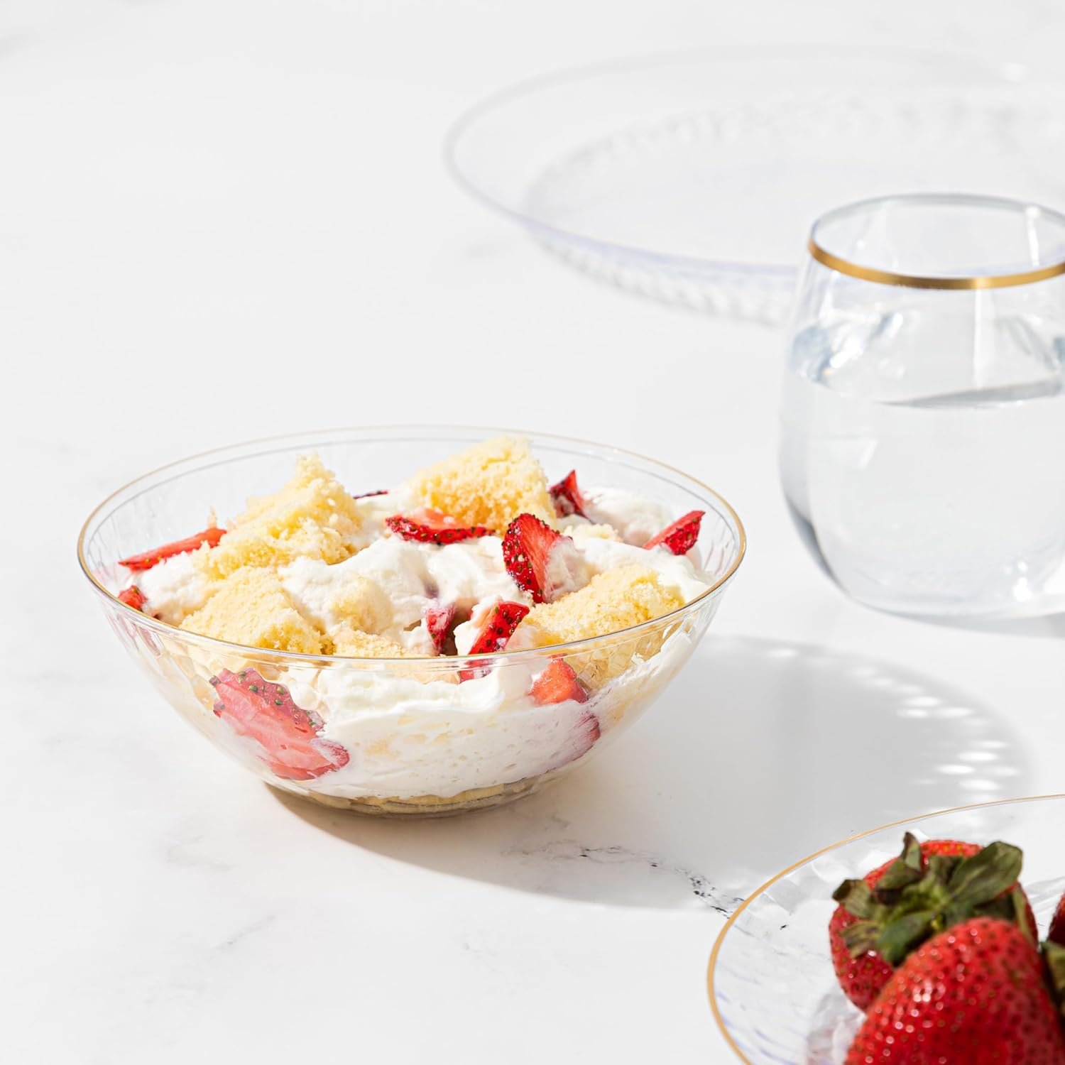 Wholesale 30 Pack 12 Ounce Hammered Plastic Bowls Heavyweight Disposable Elegant Clear with Gold Rim BPA Free for Parties Dinners Events Factory