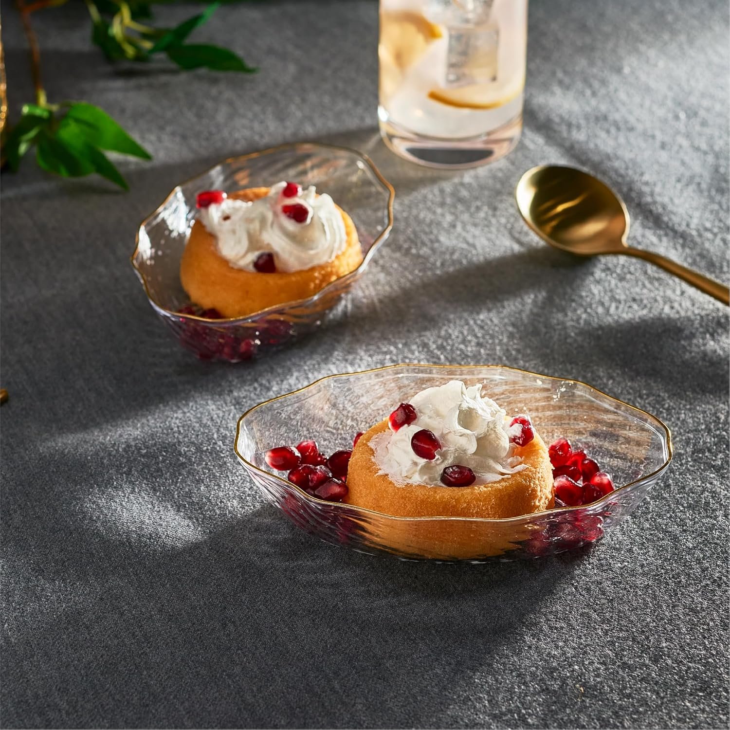 Wholesale 30 Pack 7 oz Elegant Clear Plastic Bowls with Gold Rim Spiral Design Disposable Dinner Factory