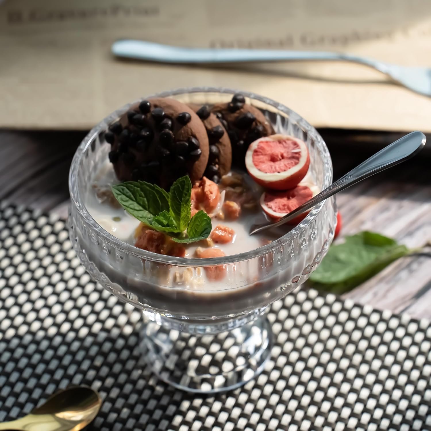 OEM 10 OZ Glass Dessert Bowls and Spoons Set 12 Pieces Crystal Ice Cream Sundae Parfait Glasses for Salad Snacks Candy Fruit Milkshakes Sherbet Trifle Footed Decorative Shrimp Cocktail Cups Factory