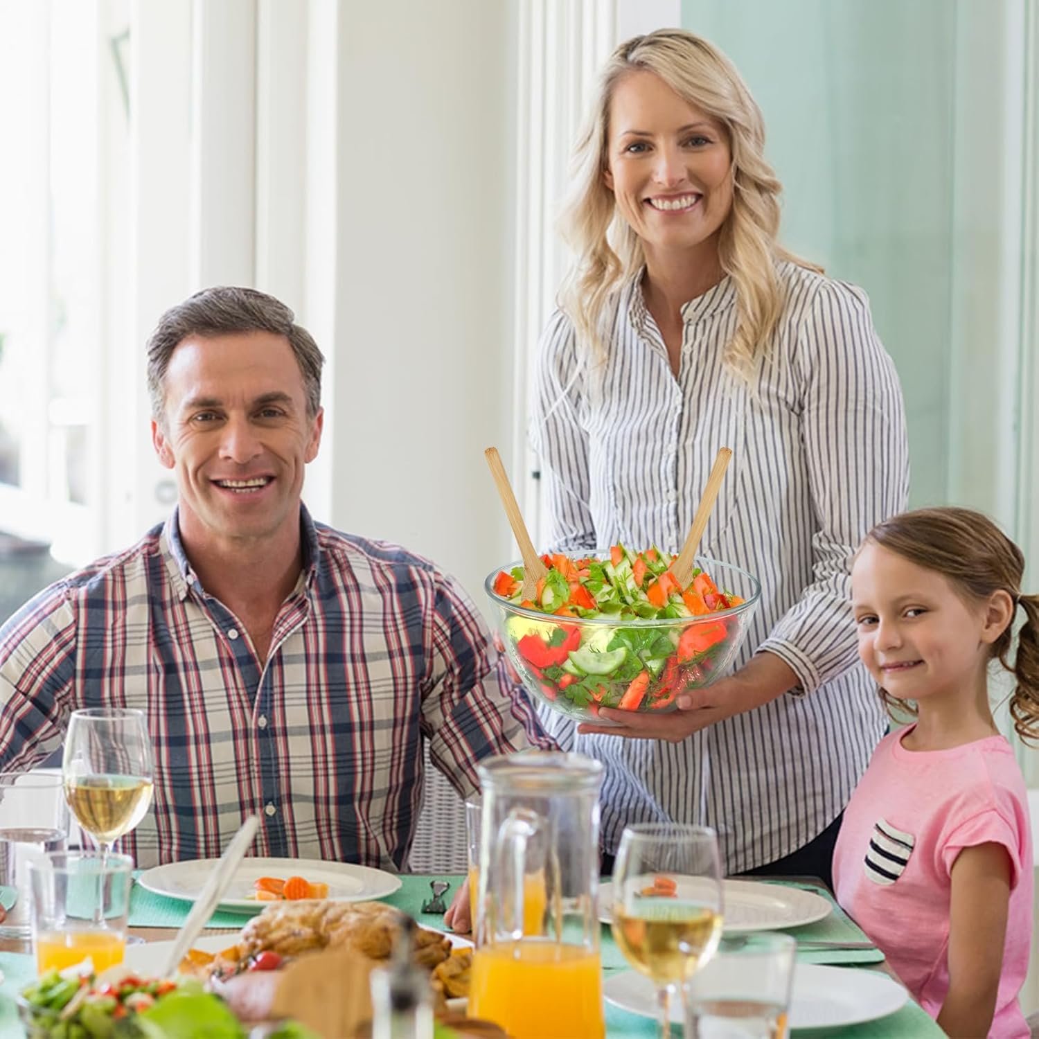 OEM 4.7 Qt Glass Mixing Bowl with Lid Built-in Utensils Versatile Trifle Salad Serving Bowl for Preparing Storing Decoration Large Halloween Candy Factory