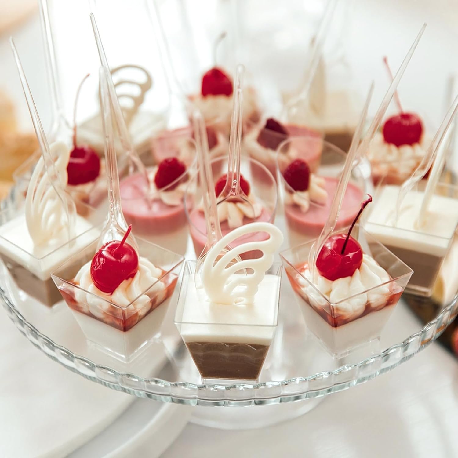 Wholesale 100 Pack 7 oz Clear Plastic Dessert Cups with Spoons for Parfait Pudding Jello Fruit Ice Cream Yogurt Trifle Sundae Tiramisu Appetizer Snacks Factory