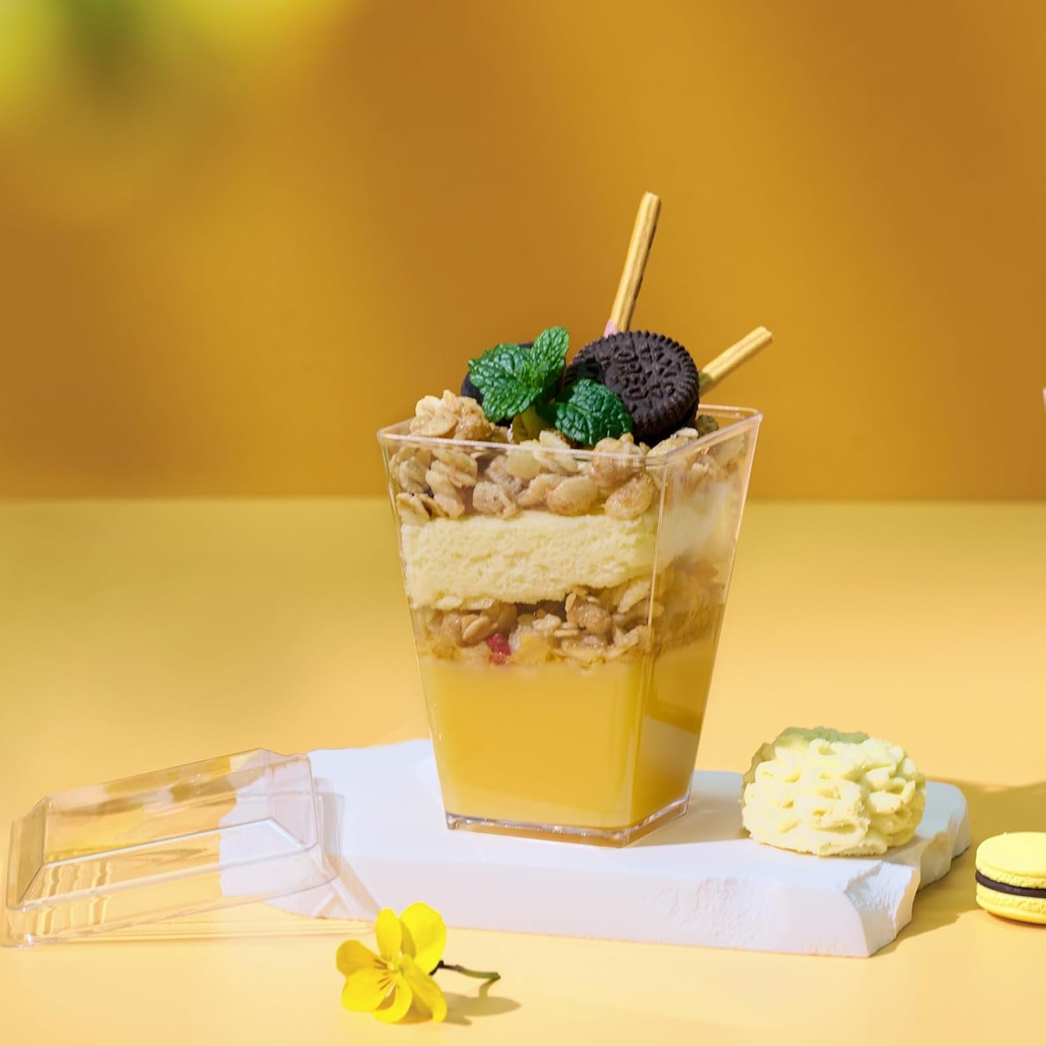 Wholesale 50 Pack 5 oz Plastic Dessert Cups with Lids Spoons for Yogurt Parfait Appetizers Parties Clear Mini Shooters Pudding Fruit Trifle Ice Cream Factory