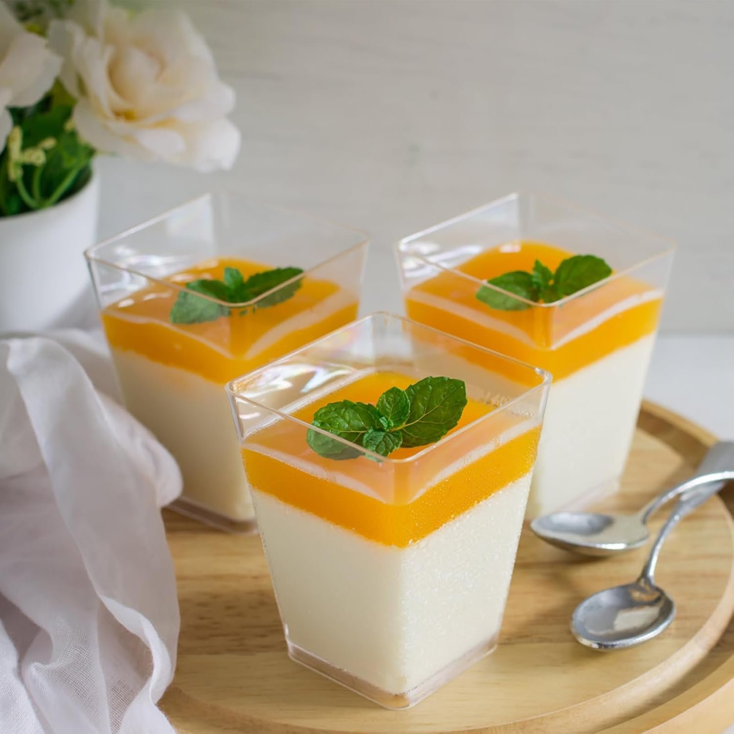 Wholesale 50 Pack 5 oz Plastic Dessert Cups with Lids Spoons for Yogurt Parfait Appetizers Parties Clear Mini Shooters Pudding Fruit Trifle Ice Cream Factory