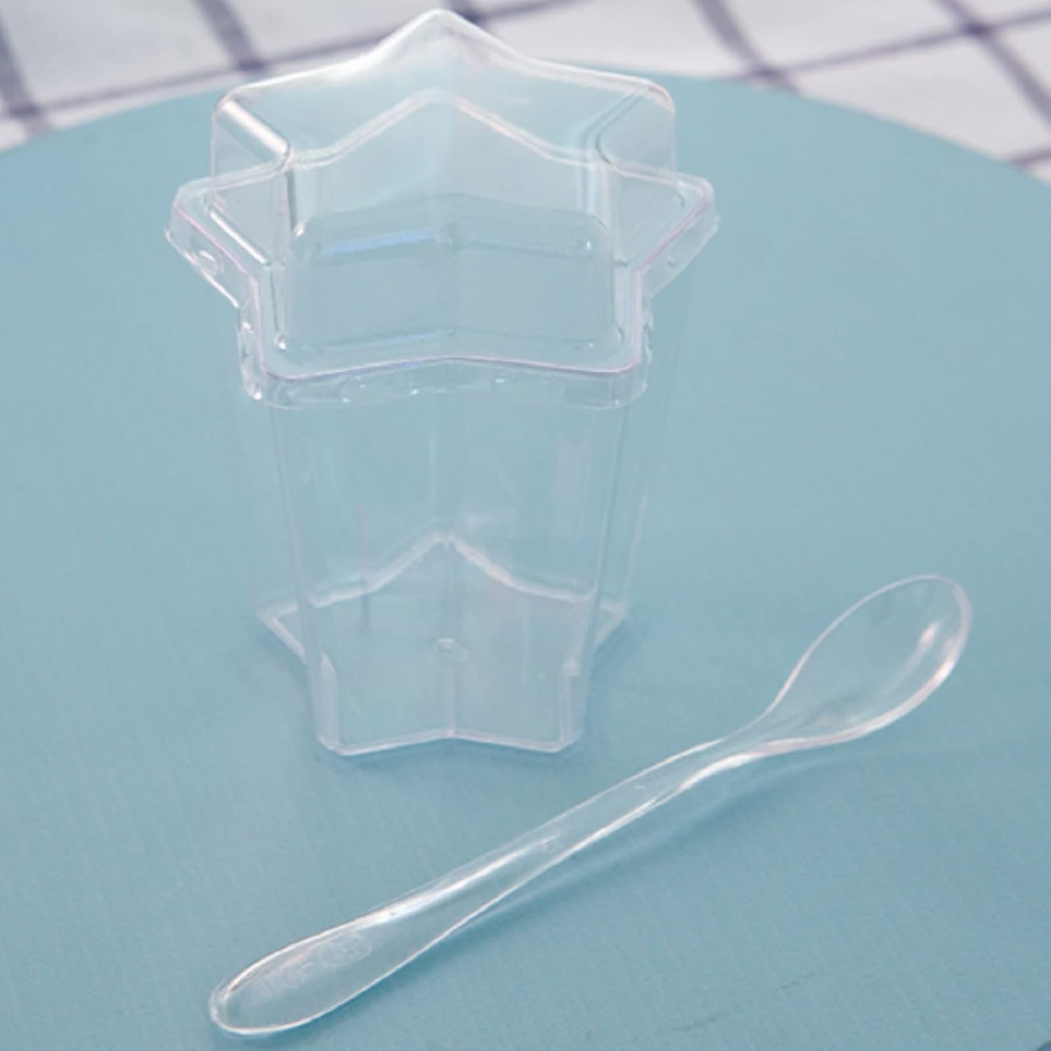 Wholesale 40 Count 4.5 oz Clear Plastic Dessert Cups with Lids Spoons Mini Tumbler Serving for Party Appetizers Fruit Parfait Trifle Mousse Pudding Factory