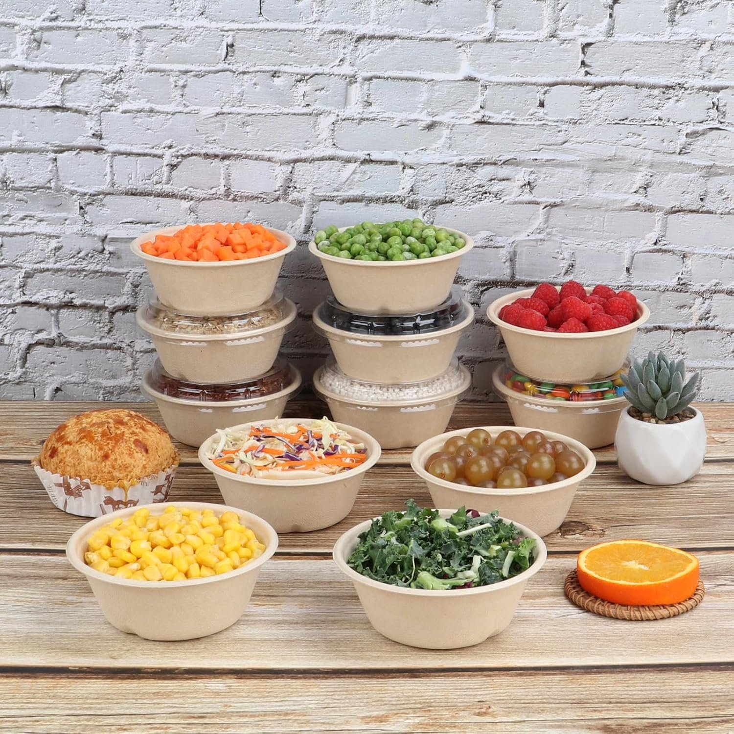Wholesale 10 oz Round Disposable Salad Bowls with Lids Sugarcane Fiber Takeaway Food Containers Plant Fibers Freezer Safe 50 Pack Factory