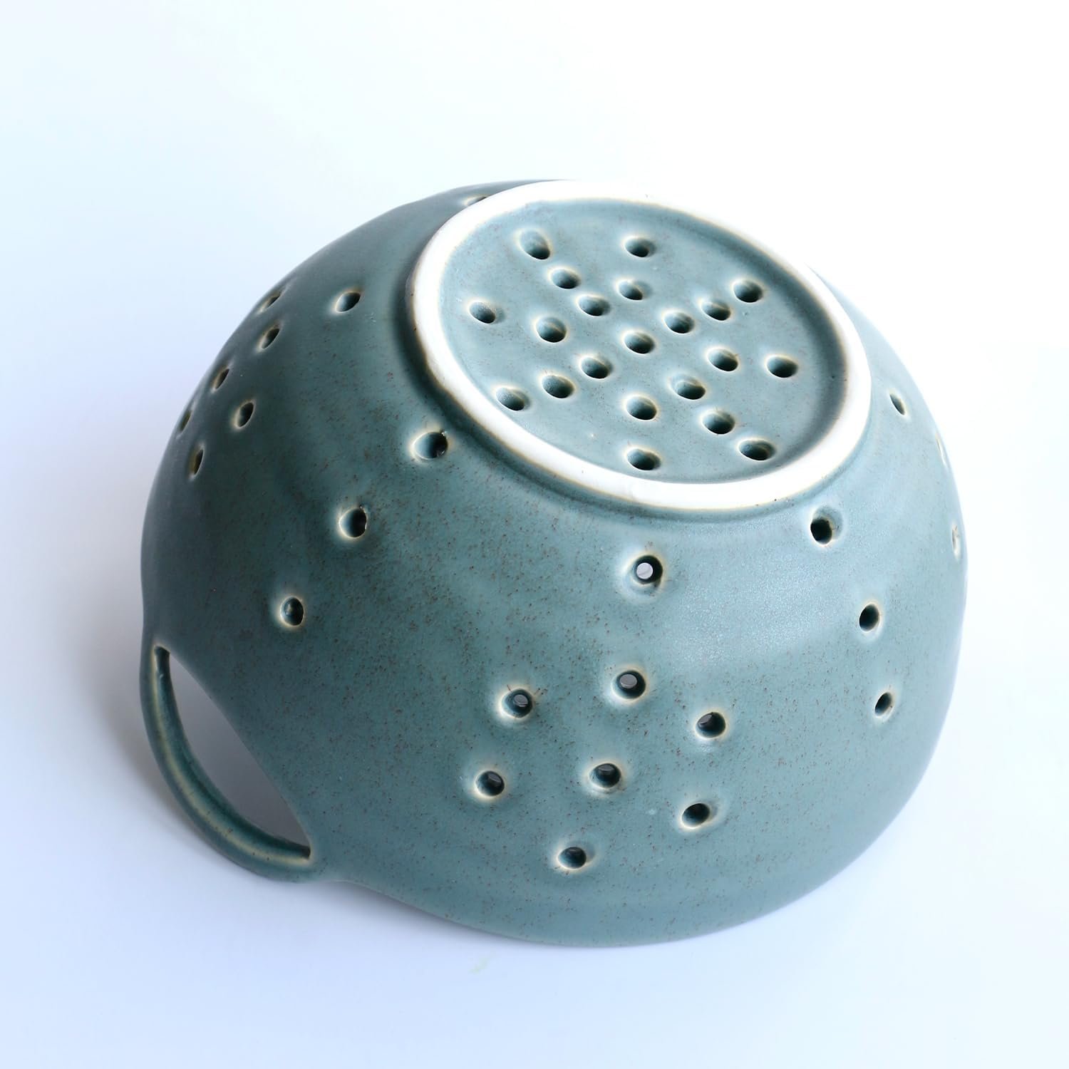 OEM Matte Glaze Ceramic Colander Bowl with Handles 8.5 Inch Handle-to-Handle 8 Inch Diameter 3.3 Inch High Rustic Stoneware Drain for Fruit Berries Kitchen Decor Matte Green Factory