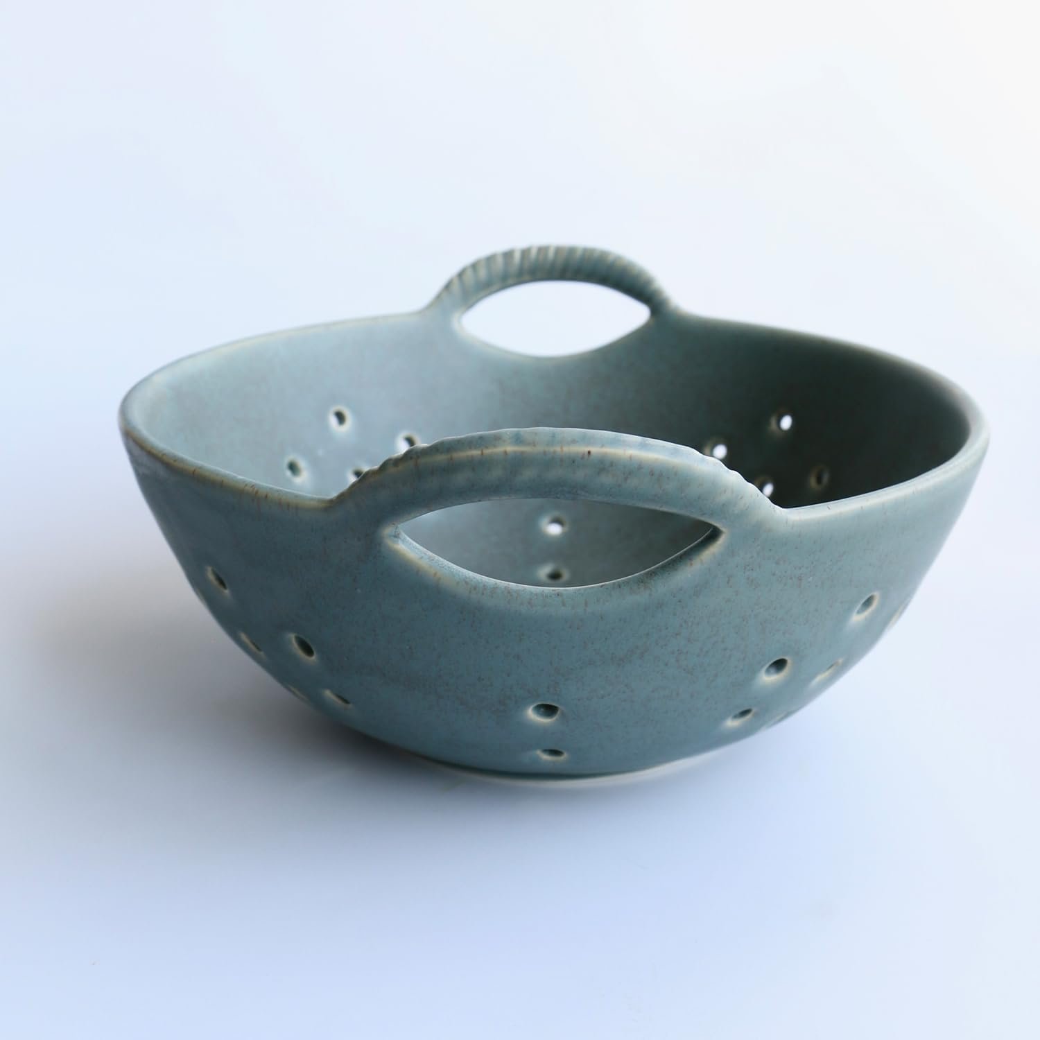 OEM Matte Glaze Ceramic Colander Bowl with Handles 8.5 Inch Handle-to-Handle 8 Inch Diameter 3.3 Inch High Rustic Stoneware Drain for Fruit Berries Kitchen Decor Matte Green Factory